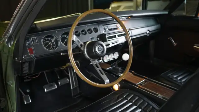 1970 Dodge Charger - Original Panel/440/4 Speed/SureGrip - Photo 9