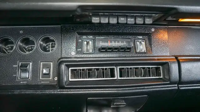 1970 Dodge Charger - Original Panel/440/4 Speed/SureGrip - Photo 13