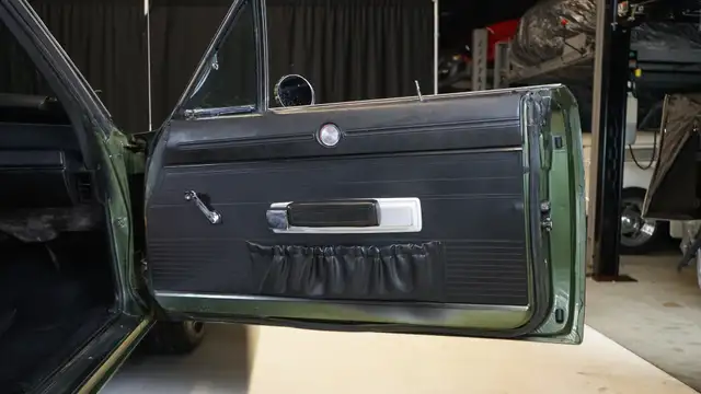 1970 Dodge Charger - Original Panel/440/4 Speed/SureGrip - Photo 17