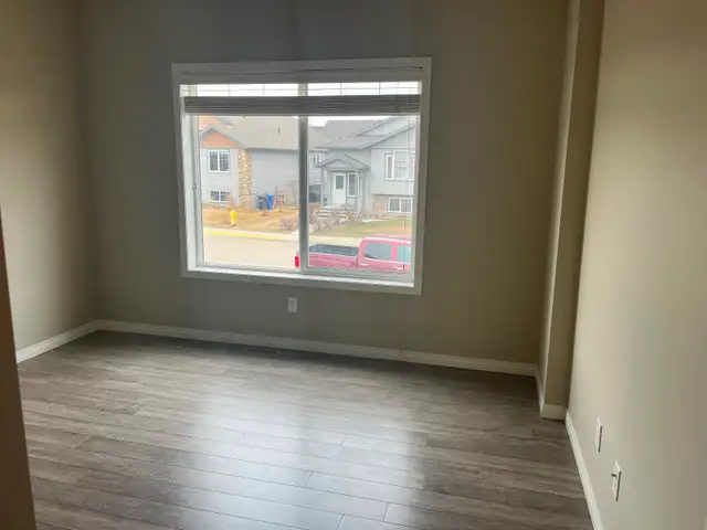 3 bed/2 bath end unit townhouse for rent in Penhold! - Photo 3