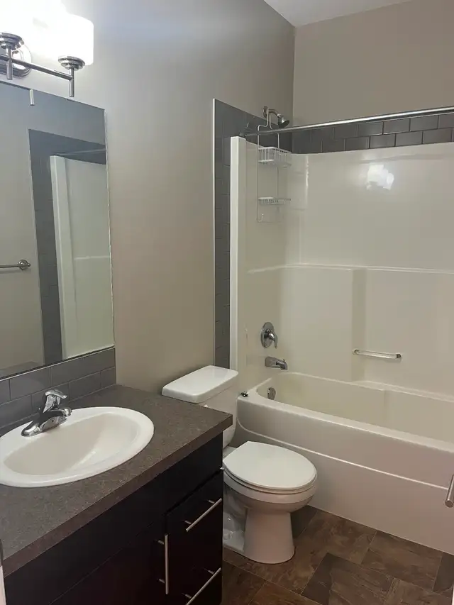 3 bed/2 bath end unit townhouse for rent in Penhold! - Photo 4