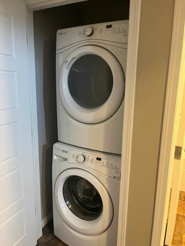 3 bed/2 bath end unit townhouse for rent in Penhold! - Photo 8