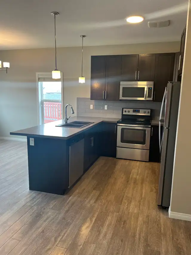 3 bed/2 bath end unit townhouse for rent in Penhold! - Photo 10