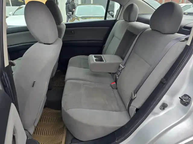 2012 Nissan Sentra - Photo 12