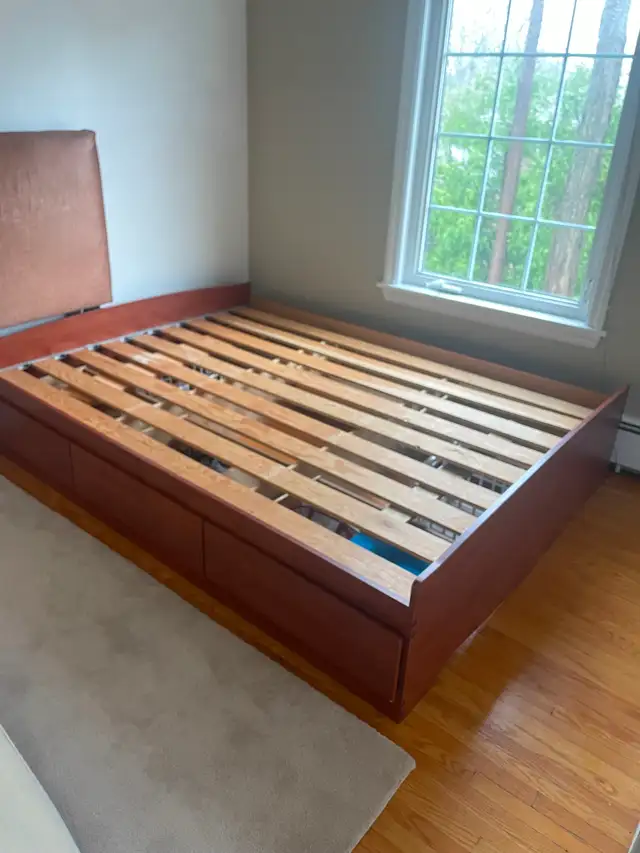 FREE Queen size storage Bed, 427 and Burnhamthorpe