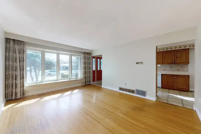 Just Listed! 827 Legge Court Newmarket - Photo 2