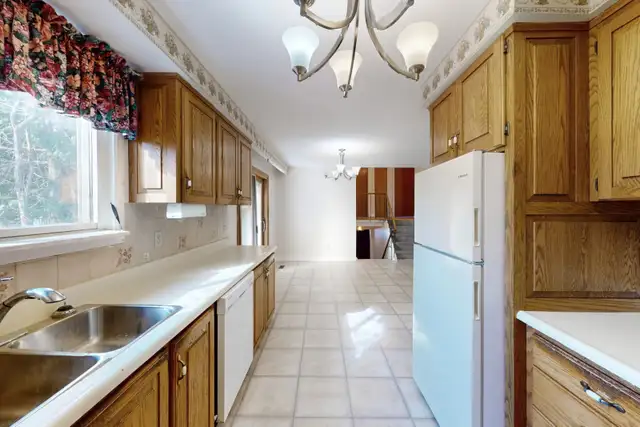 Just Listed! 827 Legge Court Newmarket - Photo 4