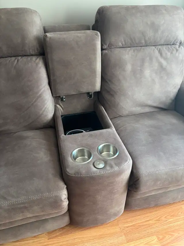 Palliser Loveseat with Console. - Photo 3