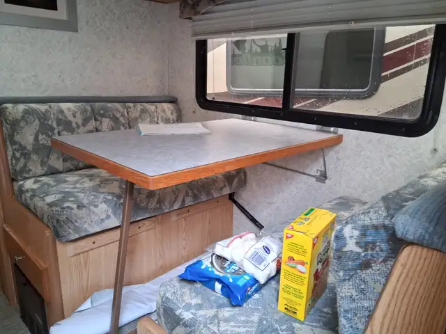 BOONDOCKER TRUCK CAMPER - Photo 4