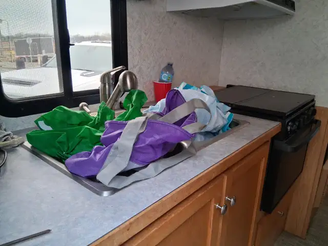 BOONDOCKER TRUCK CAMPER - Photo 5