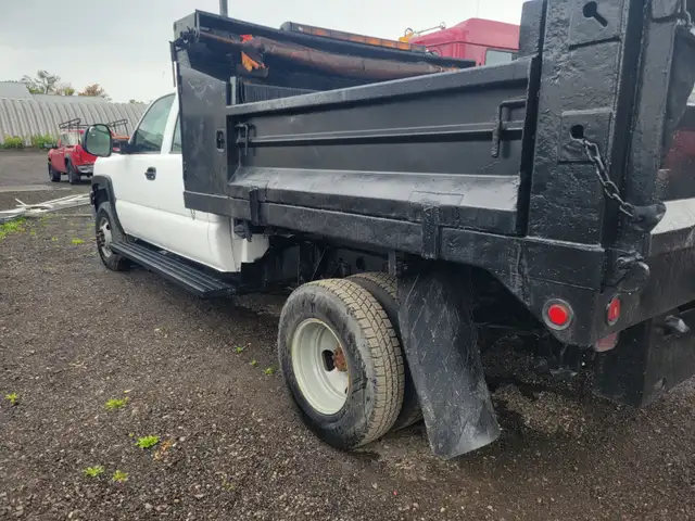 2005 Chevrolet crew cab dump - Photo 3
