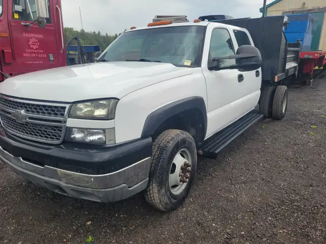 2005 Chevrolet crew cab dump - Photo 4