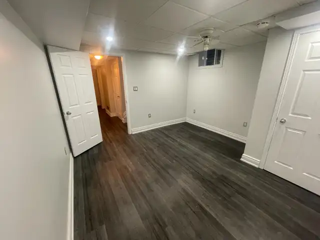 7 minute walk to UOIT/DC, 2 Bed 1 bath basement, all inclusive! - Photo 2