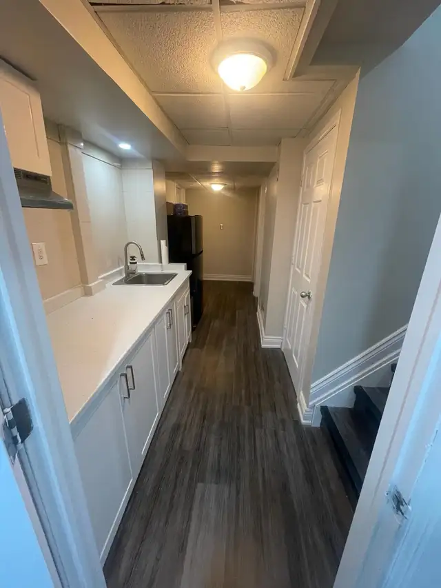 7 minute walk to UOIT/DC, 2 Bed 1 bath basement, all inclusive! - Photo 3