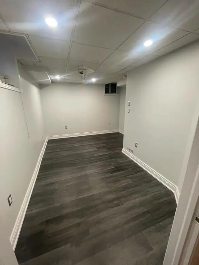 7 minute walk to UOIT/DC, 2 Bed 1 bath basement, all inclusive! - Photo 7