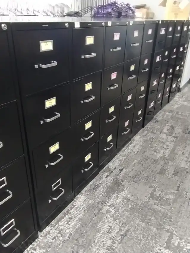 4 DRAWER VERTICAL METAL CABINET - Photo 3