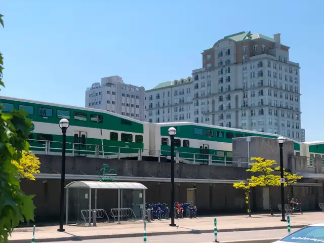 2 Bedroom/2bathroom Condo $2095/Downtown Hamilton/Go-Train