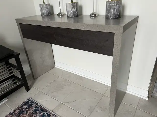 Brand new accent table - Photo 2