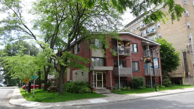 1 1/2 rénové à Dorval près des services