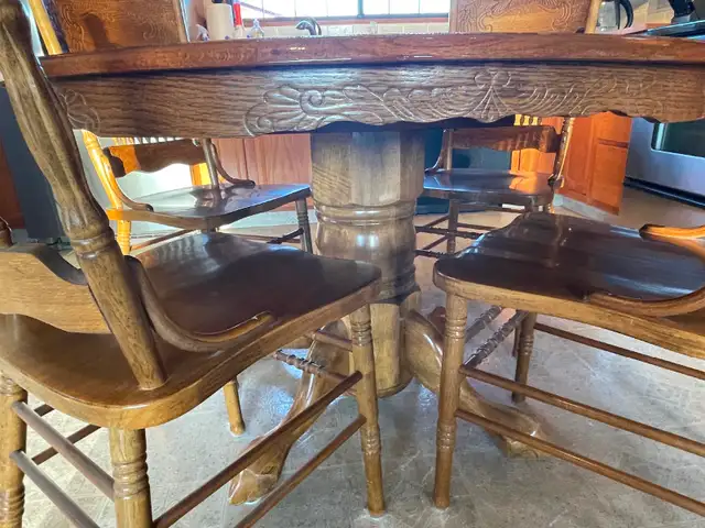 Round oak pedestal kitchen table, leaf, 6 chairs - Photo 2
