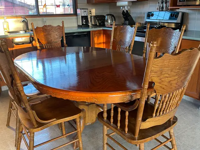 Round oak pedestal kitchen table, leaf, 6 chairs - Photo 5