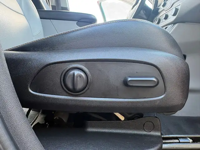 2018 GMC TERRAIN SLT - LEATHER SEATS - NAV - POWER LIFTGATE - Photo 17