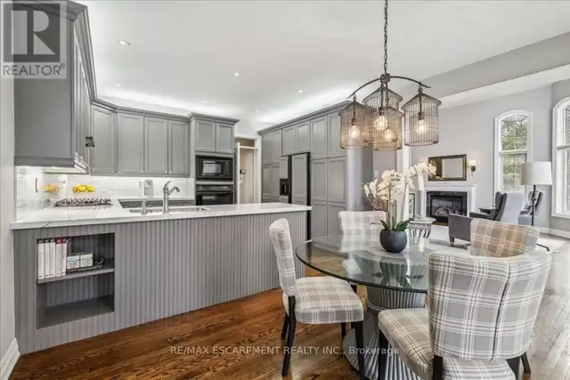 Rooms for rent in quiet house in Oakville (river oaks area) pool - Photo 5