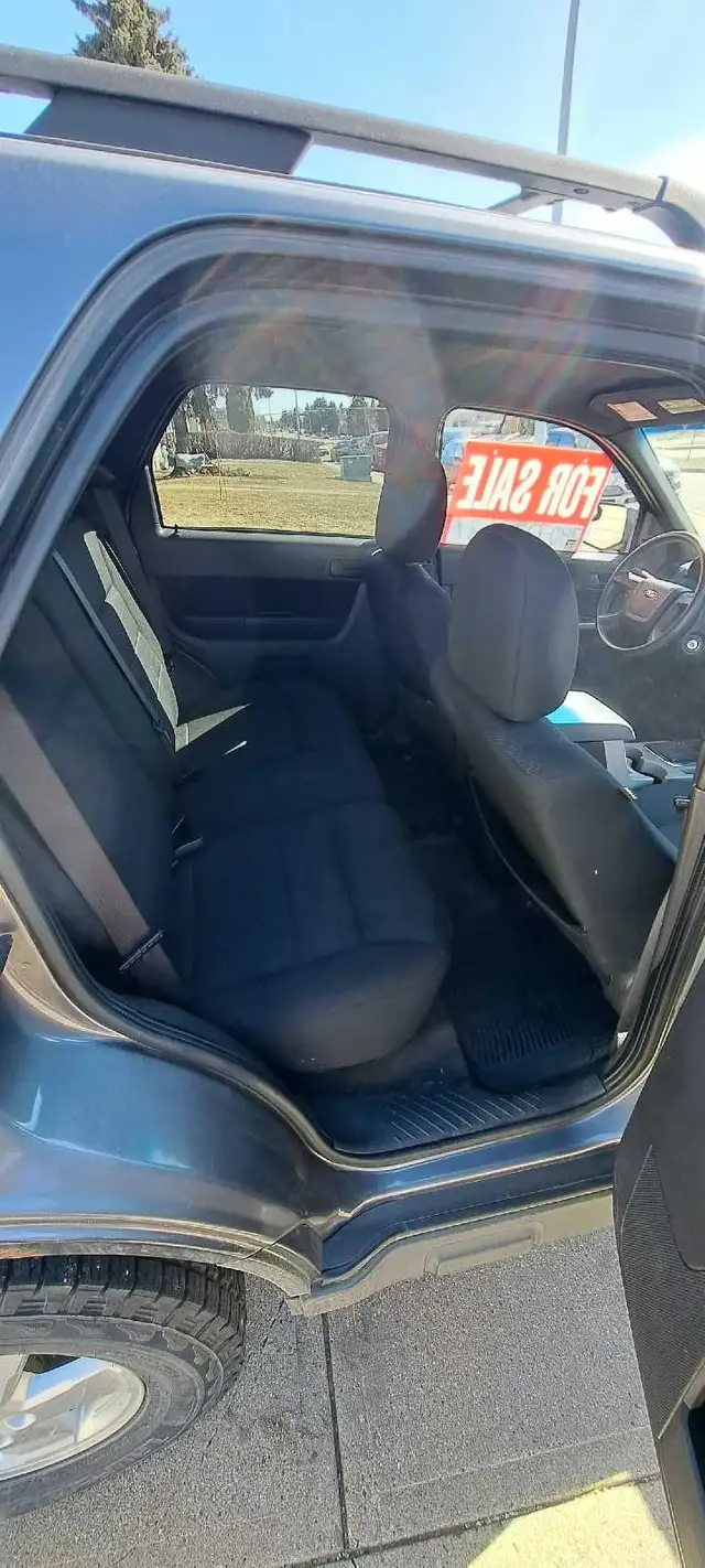 2009 Ford Escape AWD - Photo 2