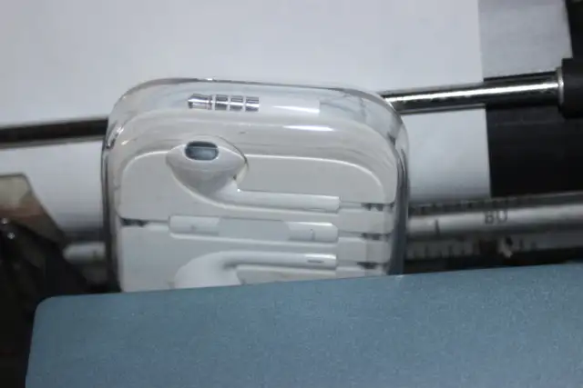 Apple wired Earbuds NEW in Sealed PKG - Photo 3