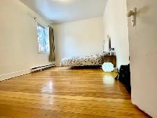 Large 6 ½ Unit near Snowdon Metro available on July 1 - Photo 2