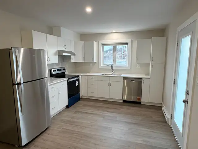 Brand new ground floor 1-bedroom apartment with walk-out balcony - Photo 2