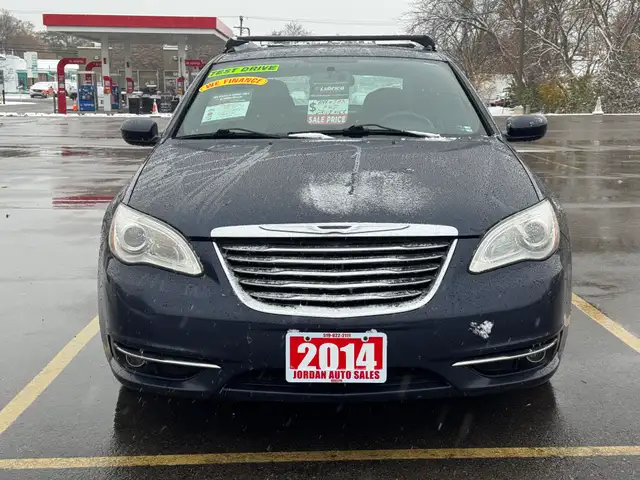 2014 Chrysler 200 Touring - Photo 2
