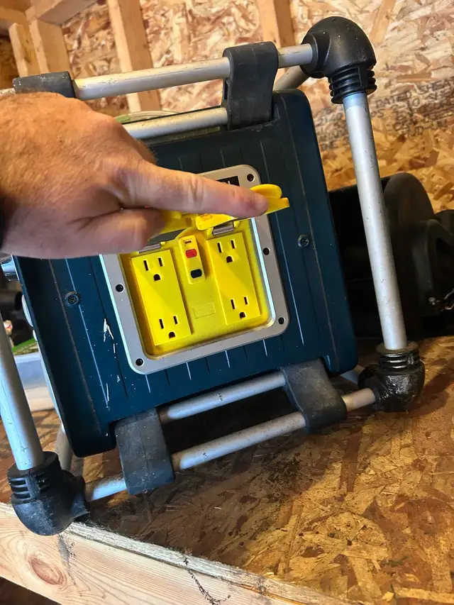 Bosch PB10 Jobsite Radio - Photo 2