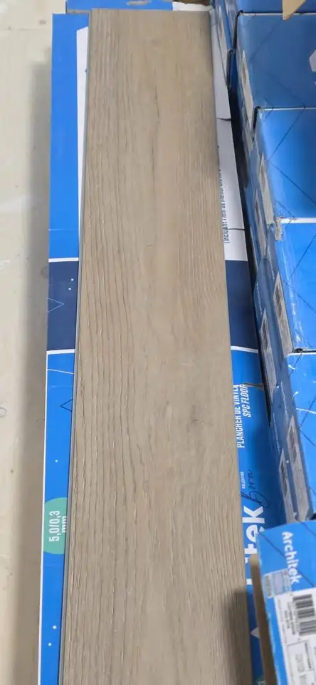1,59 $/pi.ca - Plancher de vinyle