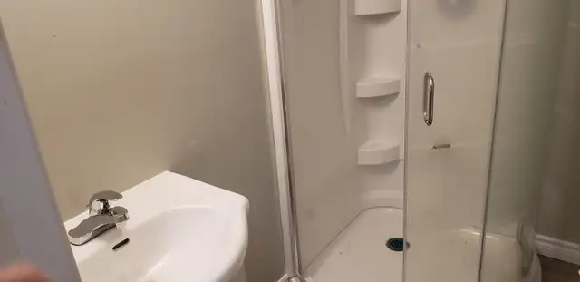 Elegant   one bedroom legal  basement for  rent in Brampton ( Qu - Photo 8