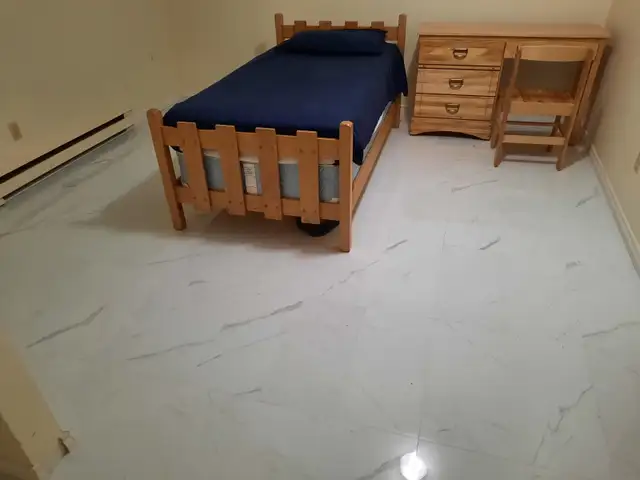 Room for $ 565 (rent and utilities)