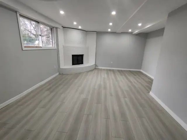 Beautiful 4 Bedroom home Niagara on the Lake with in Law Suite - Photo 3