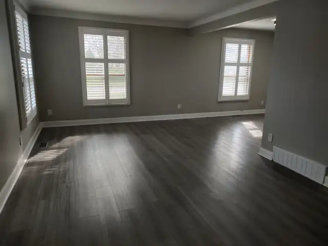 Beautiful 4 Bedroom home Niagara on the Lake with in Law Suite - Photo 4