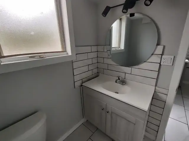 Beautiful 4 Bedroom home Niagara on the Lake with in Law Suite - Photo 9