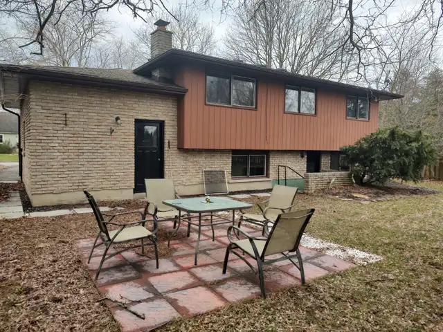 Beautiful 4 Bedroom home Niagara on the Lake with in Law Suite - Photo 10