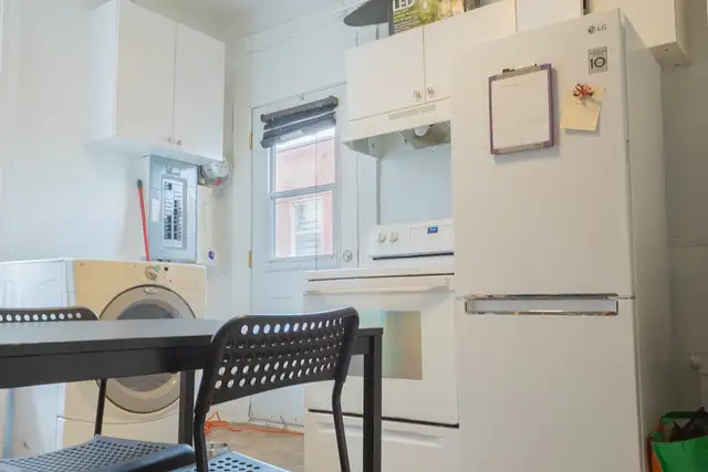 A LOUER 4 1/2: TOUT PRES DE 2 METROS, PARCS, FLEUVE, MAGASINS