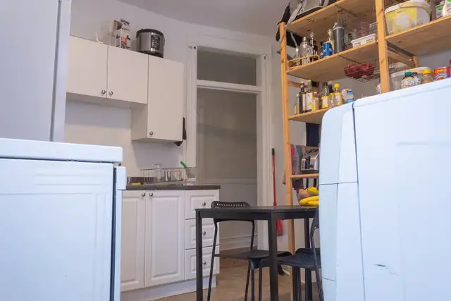 A LOUER 4 1/2: TOUT PRES DE 2 METROS, PARCS, FLEUVE, MAGASINS - Photo 2