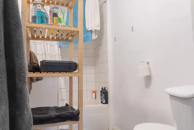 A LOUER 4 1/2: TOUT PRES DE 2 METROS, PARCS, FLEUVE, MAGASINS - Photo 4