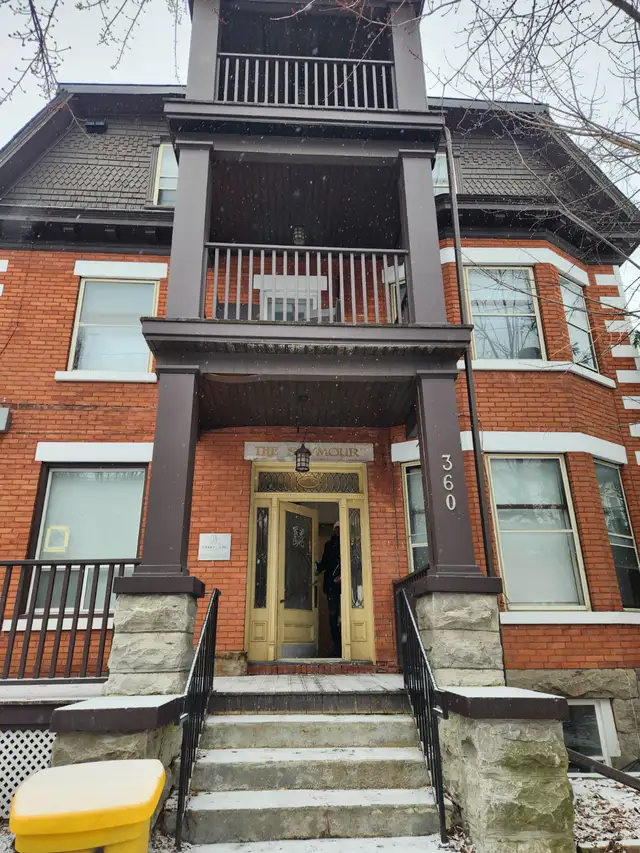 Full Furnished Bachelor Apartment $1825