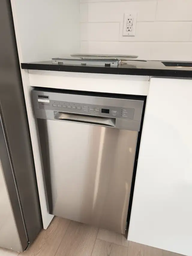 Full Furnished Bachelor Apartment $1825 - Photo 7