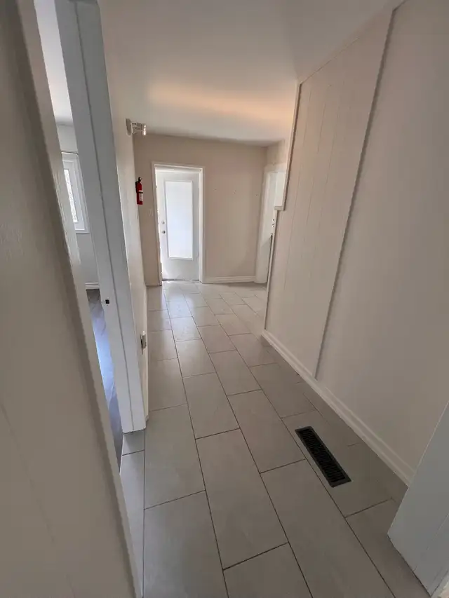 1 Bedroom   1 Bathroom Back Unit for rent in Nobleton - Photo 6