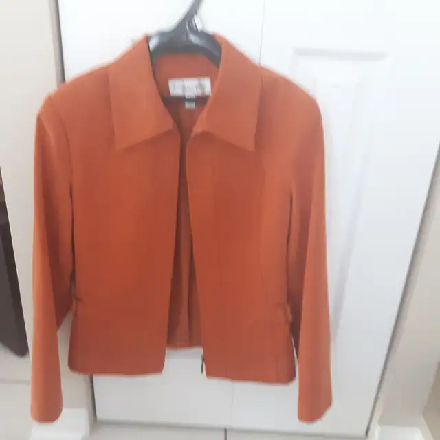 BLOUSON NEUF JASMINE SUÈDE ORANGE GR 6 FEMME 2 ZIPPER:  $15.00