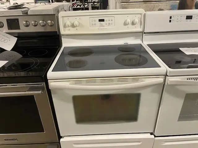 Cuisinière blanche vitrocéramique Frigidaire