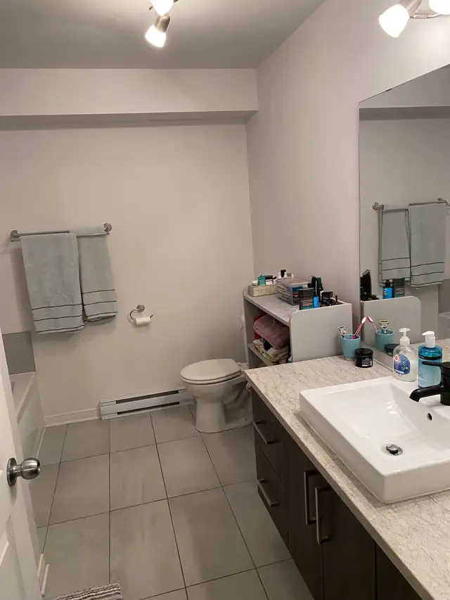 Condo 2 Chambres avec électros - 2 Bedroom with Applicances - Photo 5