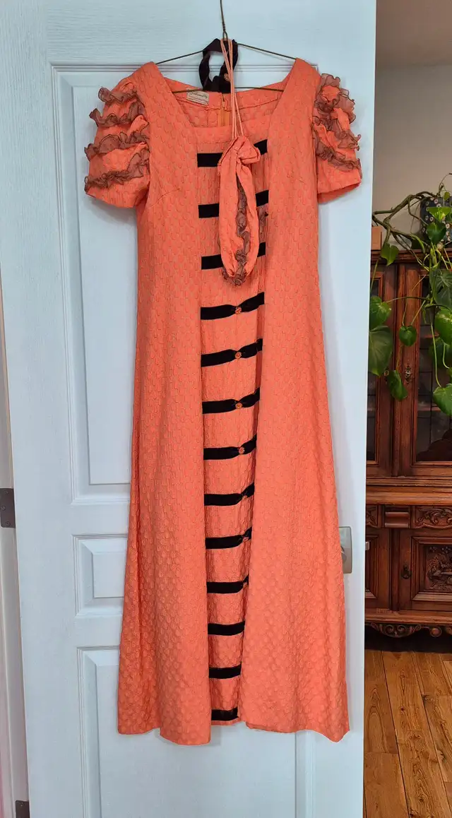 Vintage/Klondike Dresses- Excellent Condition - Photo 3